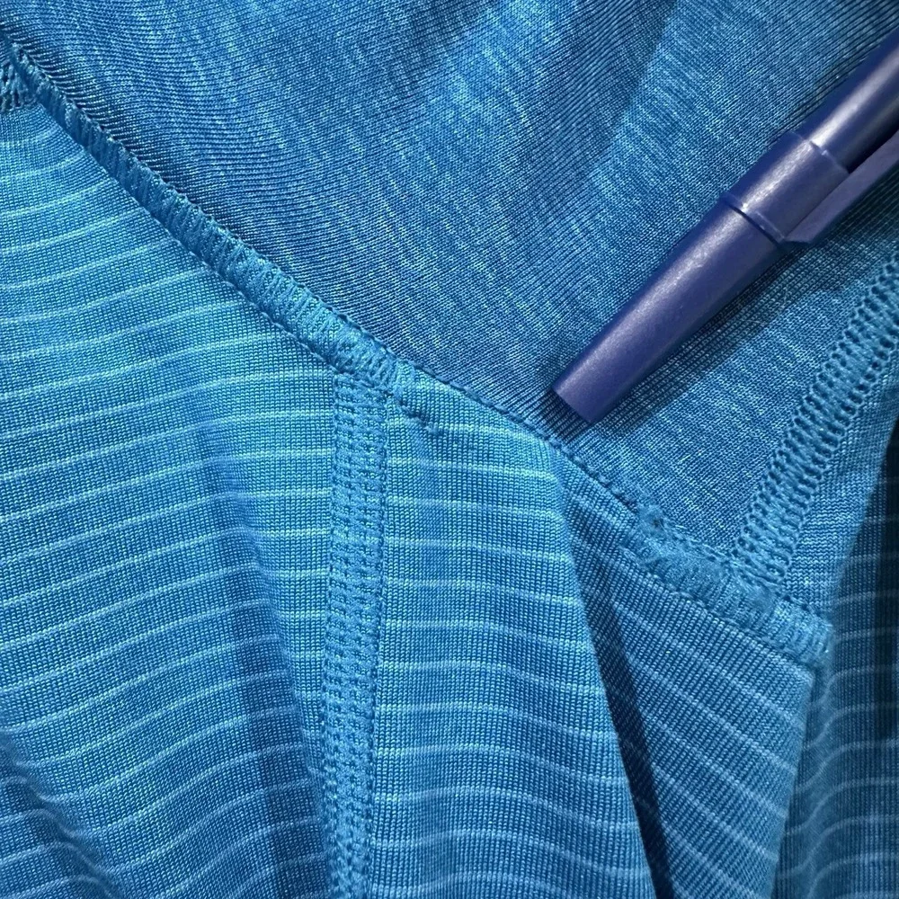 The North Face Novelty Tee Tshirt Sz XL Blue Striped Chest Pocket Activewear